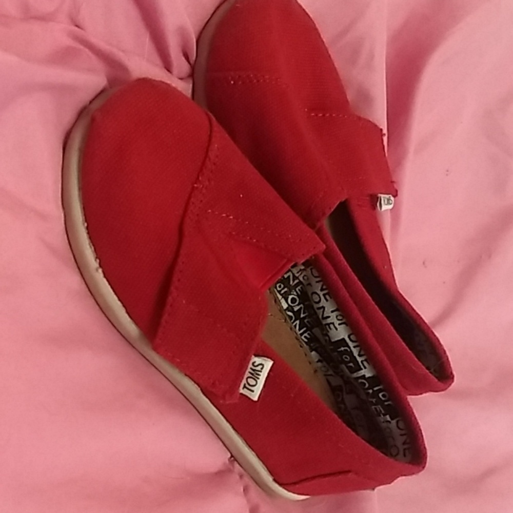 Velcro slide on unisex toddler Toms shoes
